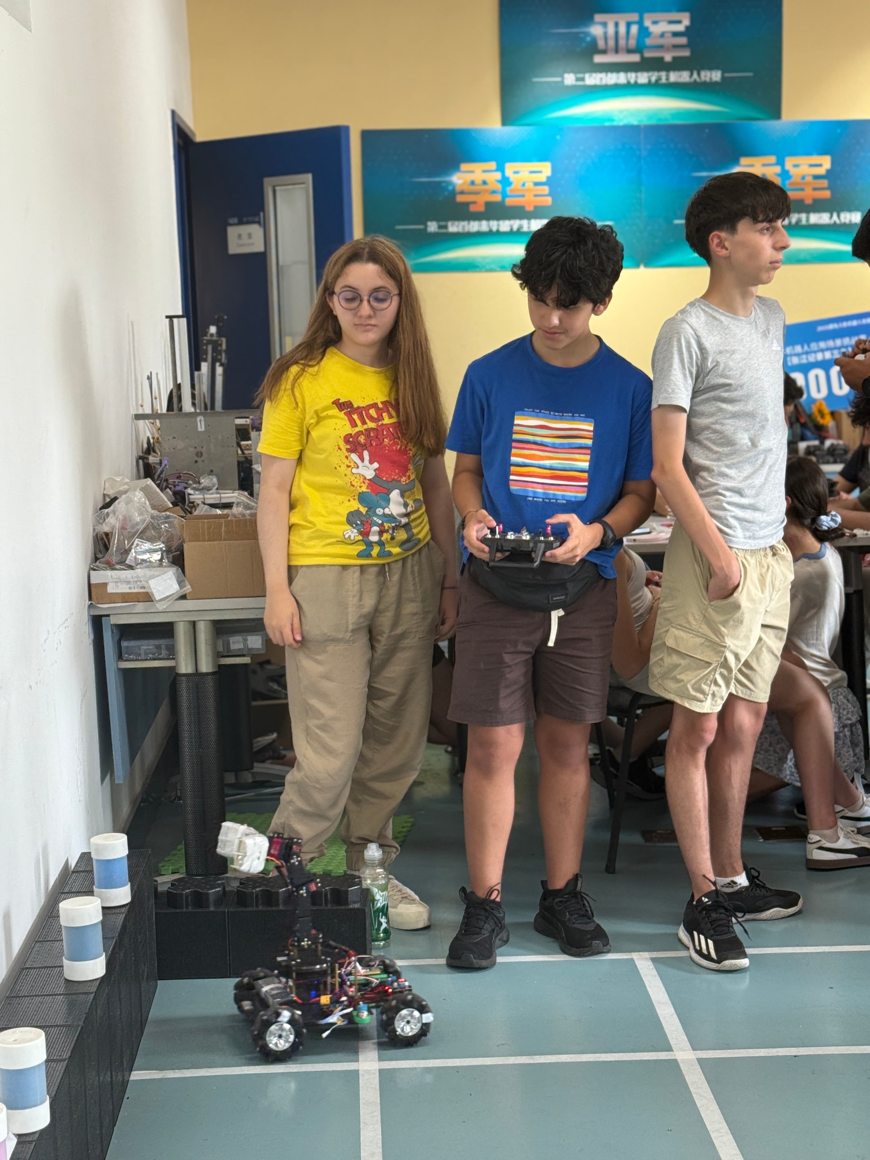 Students gathered in the laboratory during an exchange