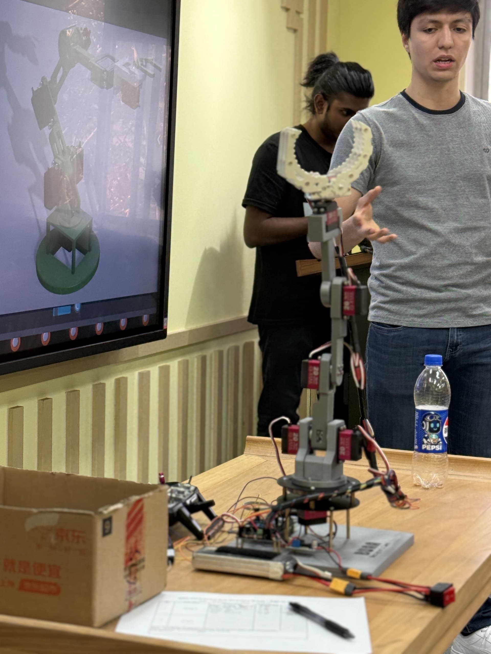 Robotic arm prototype demonstrated during the robotics training program
